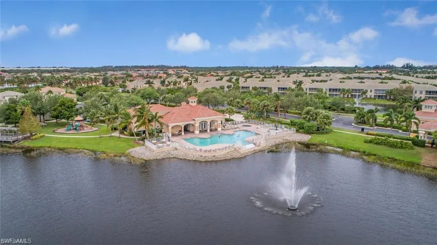 Community clubhouse , pool, Lake