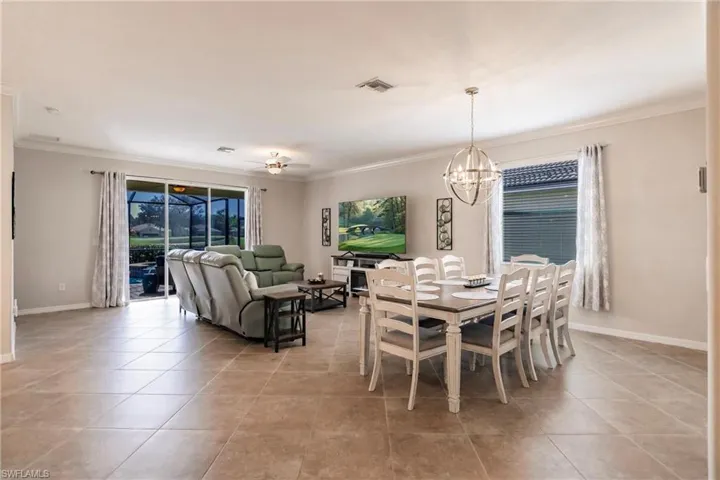 Open floor plan great room /dining room