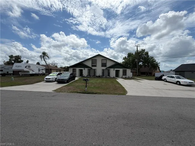 room for 12 cars in driveway