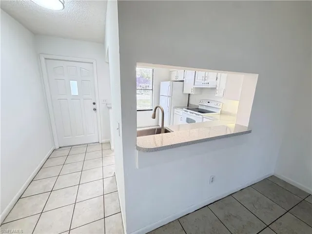 7376 entry and kitchen