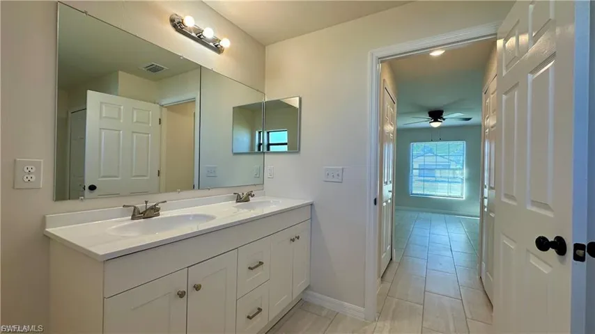 1105 Ne 6th Pl, Cape Coral, Florida 33909