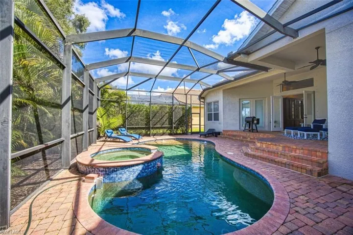 16018 Thorn Wood Dr, Fort Myers, Florida 33908