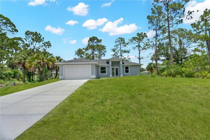 208 Clover Ave, Labelle, Florida 33935