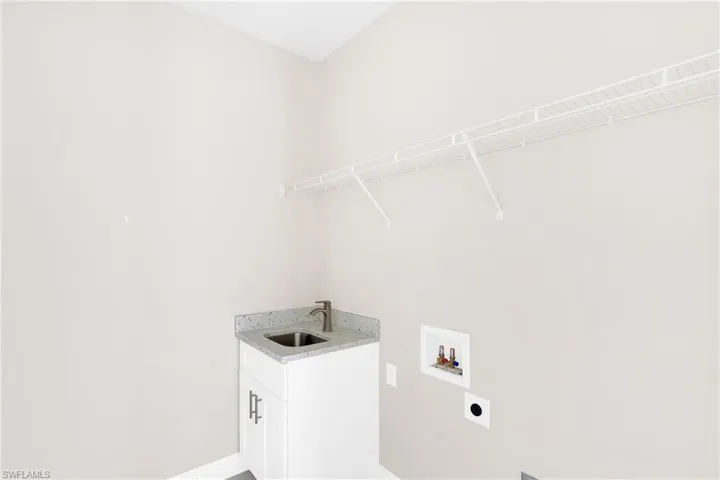 208 Clover Ave, Labelle, Florida 33935