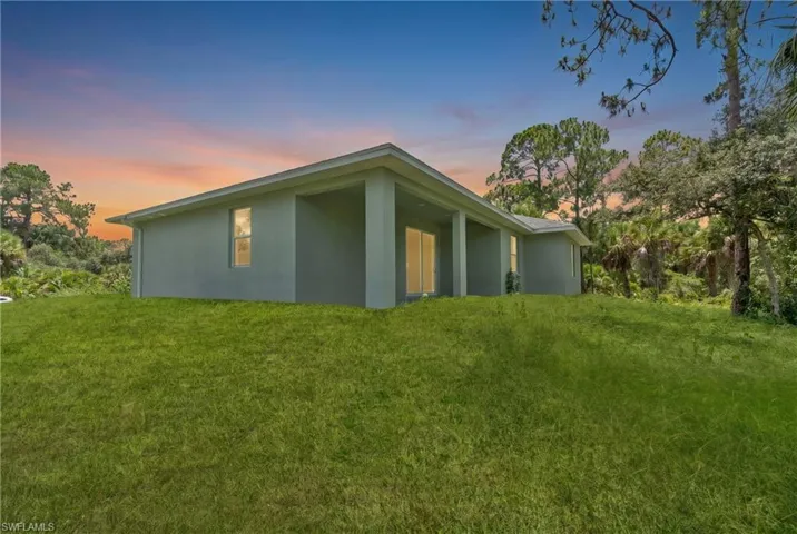 208 Clover Ave, Labelle, Florida 33935