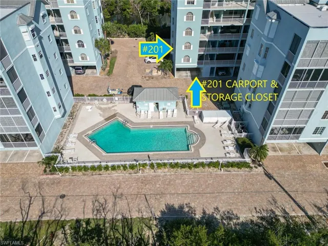 Bird's eye view of apartment complex