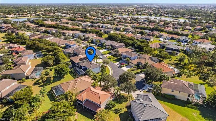 Birds eye view of property
