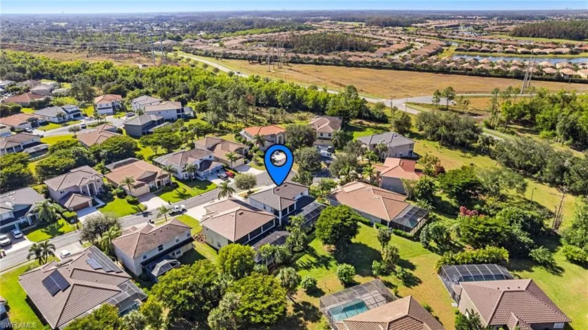 Birds eye view of property