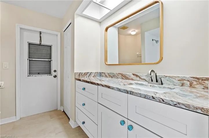 Guest/Pool Bath
