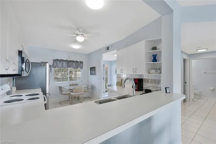 186 Gabriel Cir 3909, Naples, Florida 34104