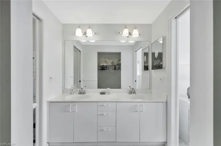 186 Gabriel Cir 3909, Naples, Florida 34104