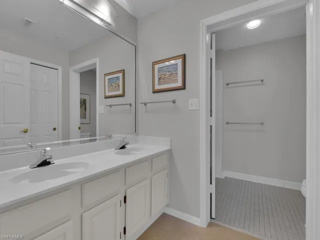 Updated Guest Suite Bath
