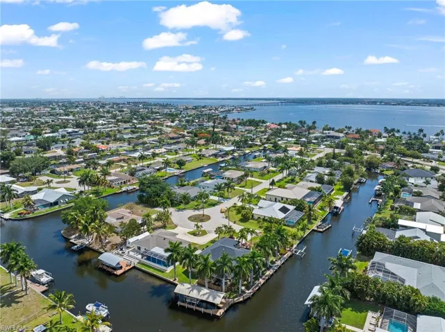 1412 Windsor Ct, Cape Coral, Florida 33904