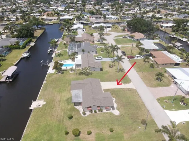 Bird's eye view featuring a residential view and a water view