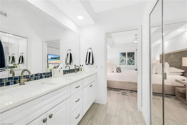 7671 Pebble Creek Cir 105, Naples, Florida 34108