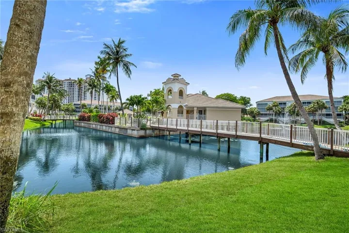 7671 Pebble Creek Cir 105, Naples, Florida 34108