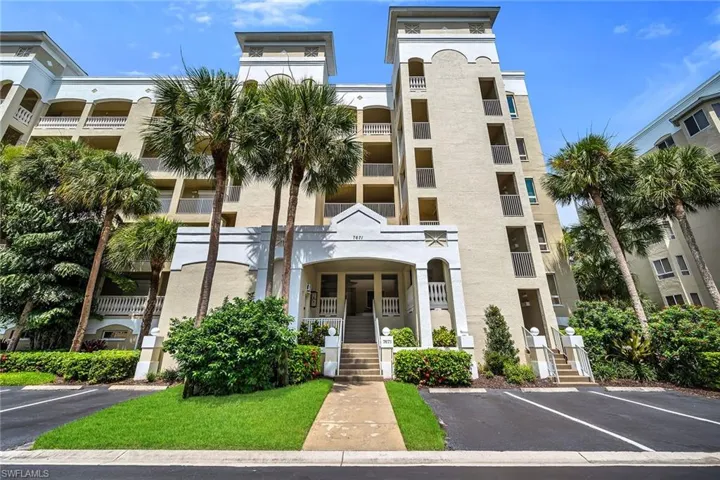 7671 Pebble Creek Cir 105, Naples, Florida 34108