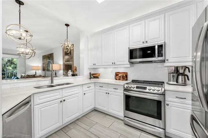 7671 Pebble Creek Cir 105, Naples, Florida 34108