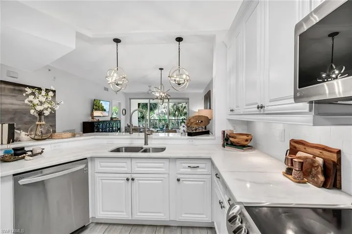 7671 Pebble Creek Cir 105, Naples, Florida 34108
