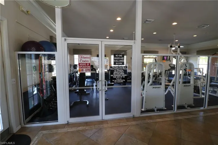 8287 Pacific Beach Dr, Fort Myers, Florida 33966
