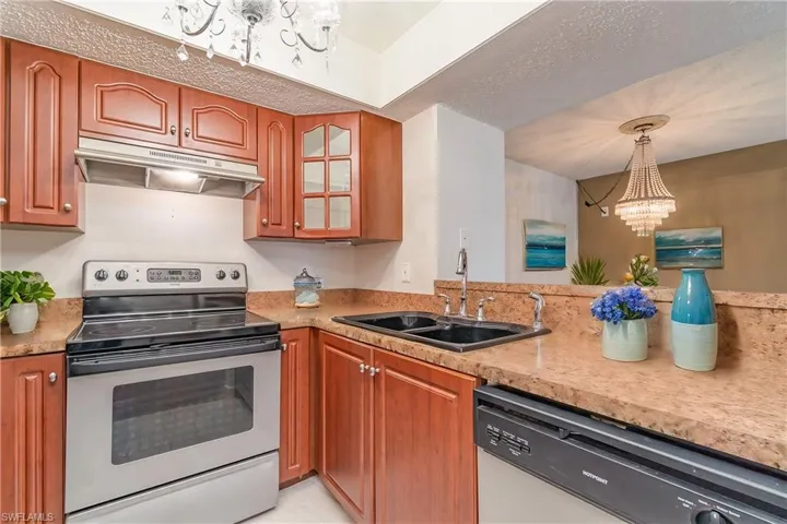 Virtually staged for decorating ideas - Kitchen