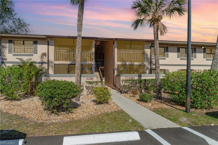 First floor on the left unit - 19505 Quesada Ave - Building oo - unit o107
