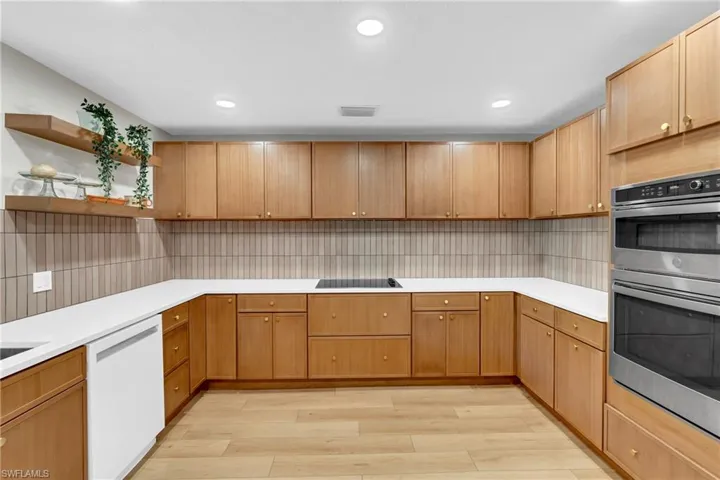 Beautifully designed kitchen is perfect for large family gatherings and entertaining guests.