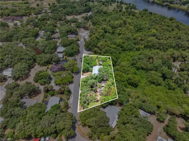 412  Fraser  AVE, Labelle, FL 33935