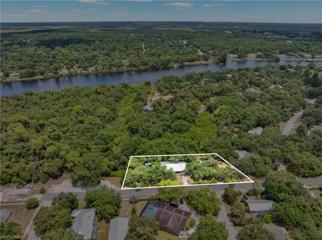 This property is located in downtown LaBelle community within walking distance to the Caloosahatchee River.