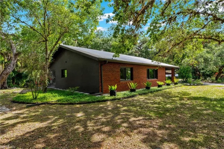 412  Fraser  AVE, Labelle, FL 33935