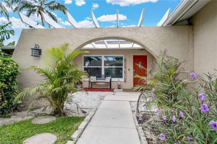 4650  Chippendale  DR, Naples, FL 34112