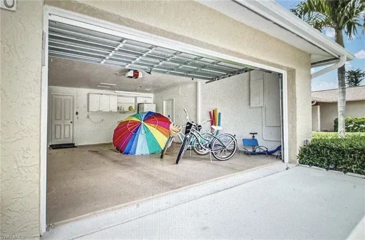 4650  Chippendale  DR, Naples, FL 34112