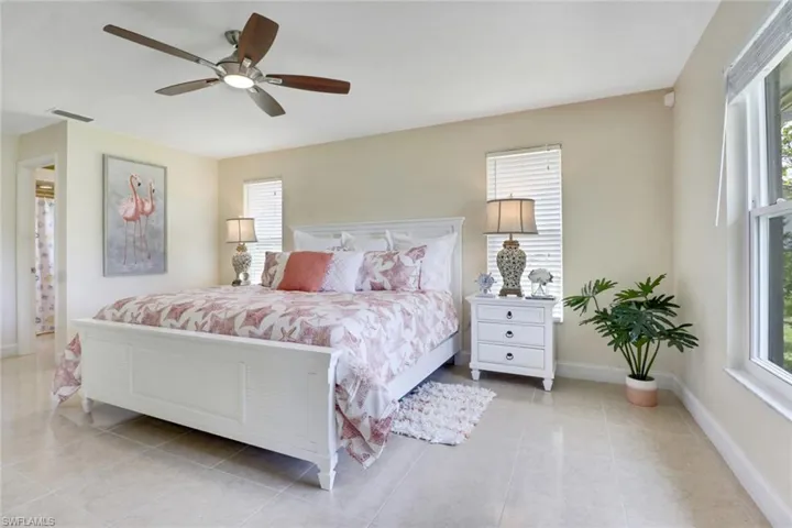 4650  Chippendale  DR, Naples, FL 34112