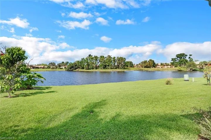 4650  Chippendale  DR, Naples, FL 34112