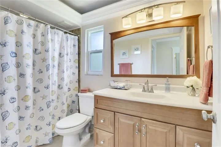 4650  Chippendale  DR, Naples, FL 34112