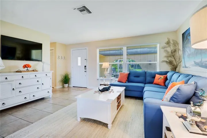 4650  Chippendale  DR, Naples, FL 34112