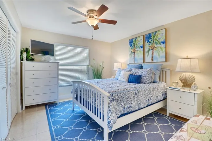 4650  Chippendale  DR, Naples, FL 34112