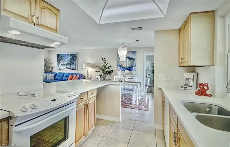 4650  Chippendale  DR, Naples, FL 34112