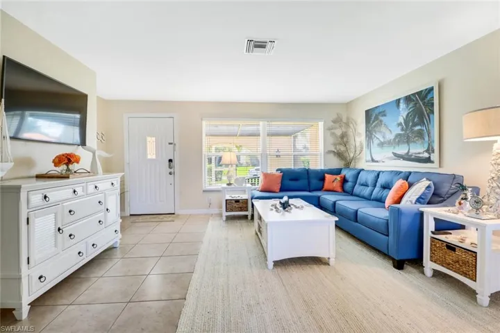 4650  Chippendale  DR, Naples, FL 34112
