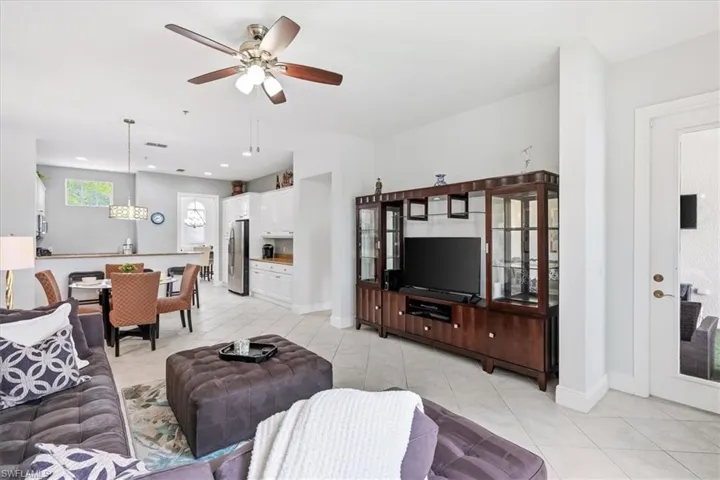 3695 Montreux Ln 202, Naples, Florida 34114