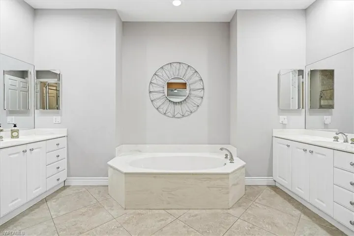 3695 Montreux Ln 202, Naples, Florida 34114