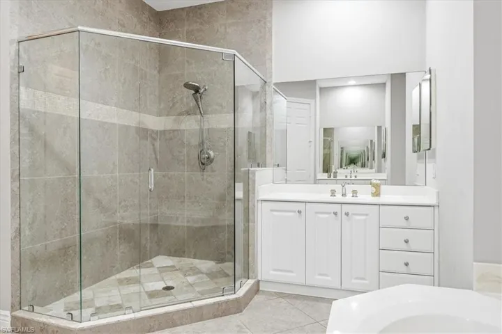 3695 Montreux Ln 202, Naples, Florida 34114
