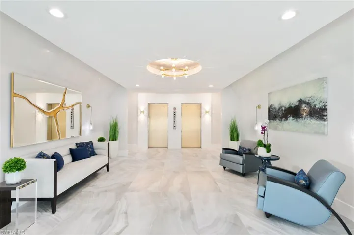 Community lobby with recessed lighting