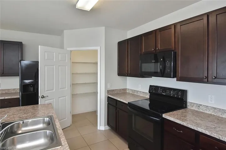 3439 Manati CT, CAPE CORAL FL 33909