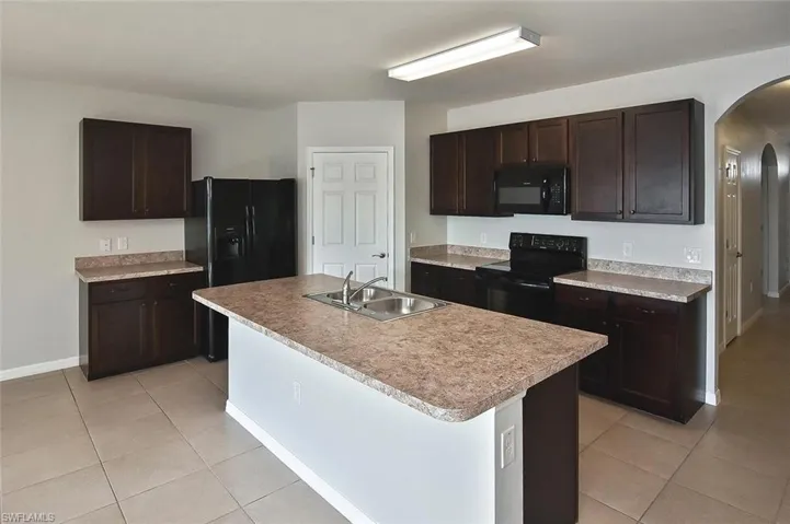 3439 Manati CT, CAPE CORAL FL 33909