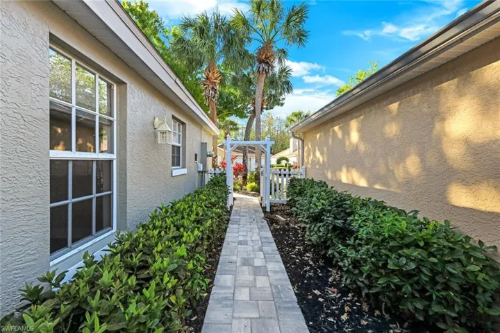1170  Silverstrand  DR, Naples, FL 34110