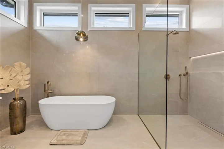 en-suite-main floor
