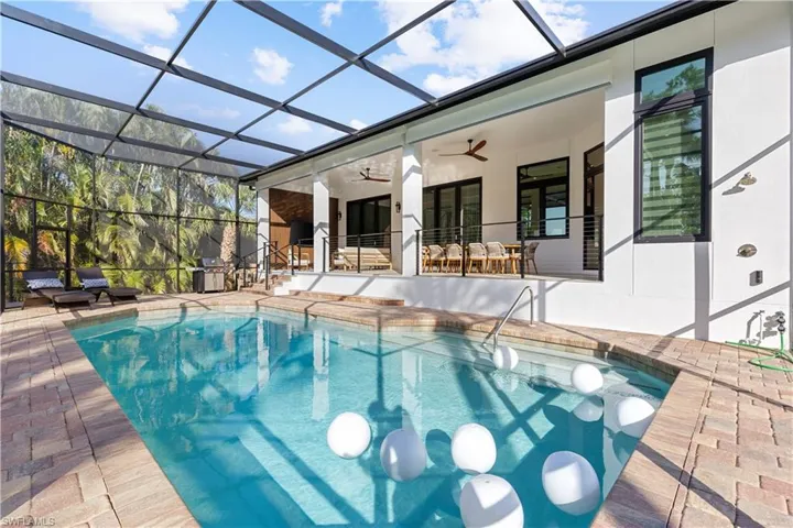 380 Sharwood Dr, Naples, Florida 34110