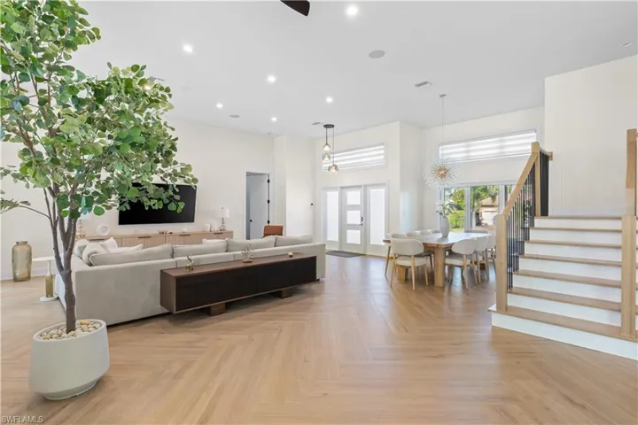 380 Sharwood Dr, Naples, Florida 34110