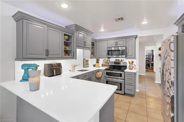 1443  Larkspur  DR, Fort Myers, FL 33901